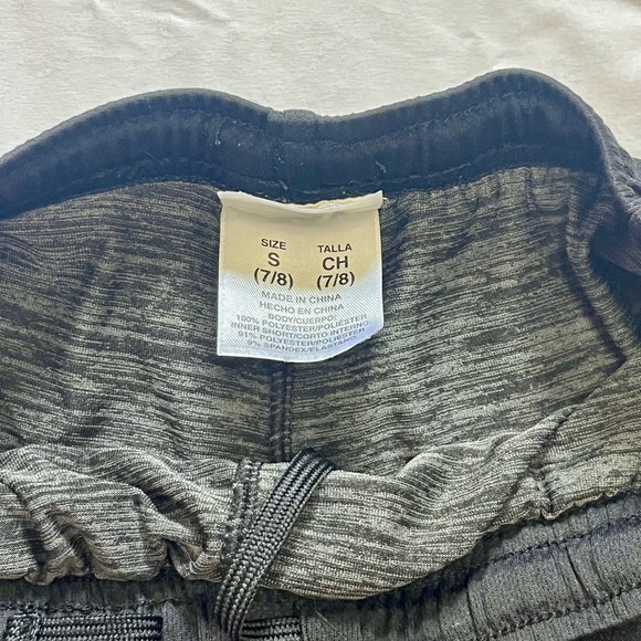 Shorts - Picture 3 of 4